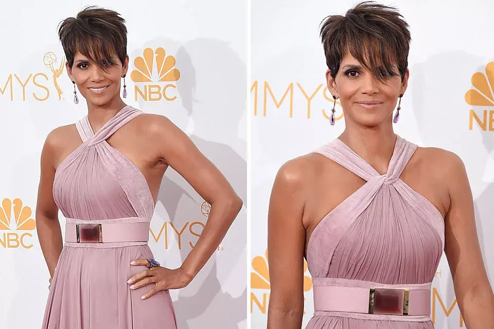 Con su clásico look con pelo corto, Halle Berry se dejó el flequillo más largo y lo usó hacia adelante