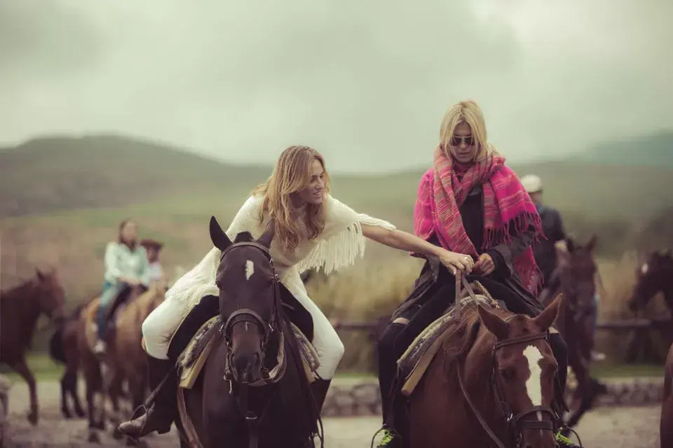 Lara, oriunda de esos pagos, le dio algunos consejitos a Eugenia a la hora de andar a caballo; ¿Habrá podido jinetear sin problemas la actriz?