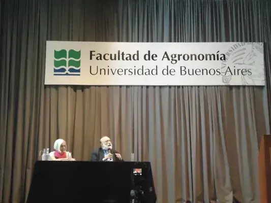 Conferencia en la Facultad