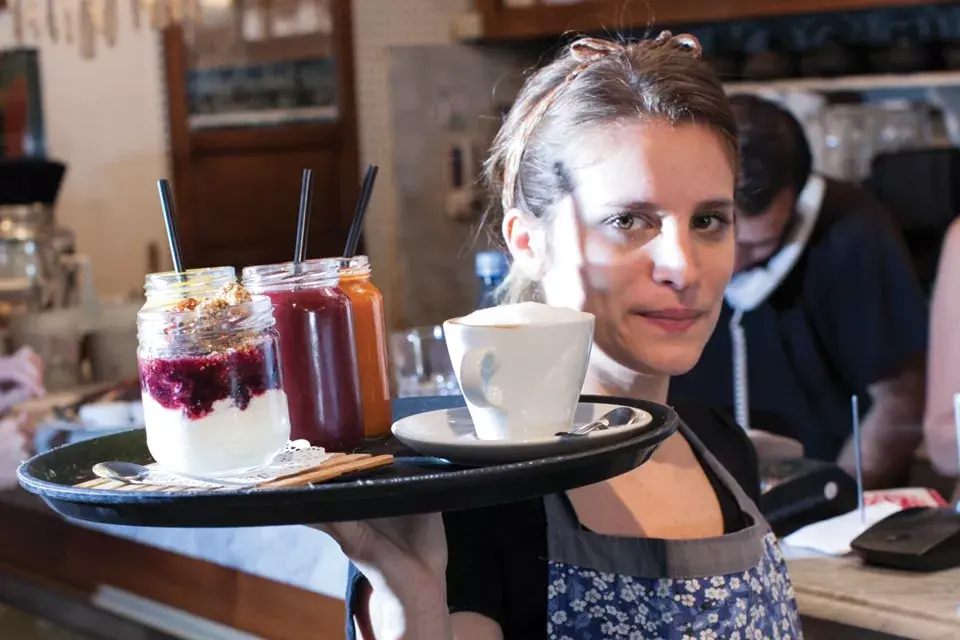 En este bar tienen una carta con cosas riquísimas, ideal para mimarte mientras trabajas