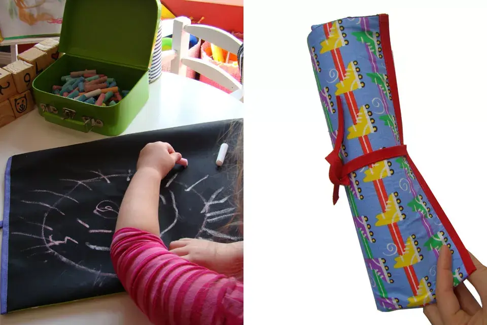 Pizarra enrollable de tela (Perinola, $50) que incluye trapito borrador y tizas. Perfecta para llevar en la mochila y poder dibujar donde quieran