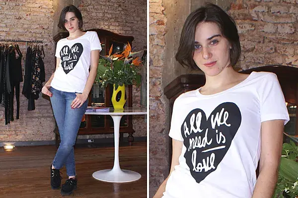 María Abadi pasó por el local de Complot para conseguir su remera a beneficio de la Fundación Flexer