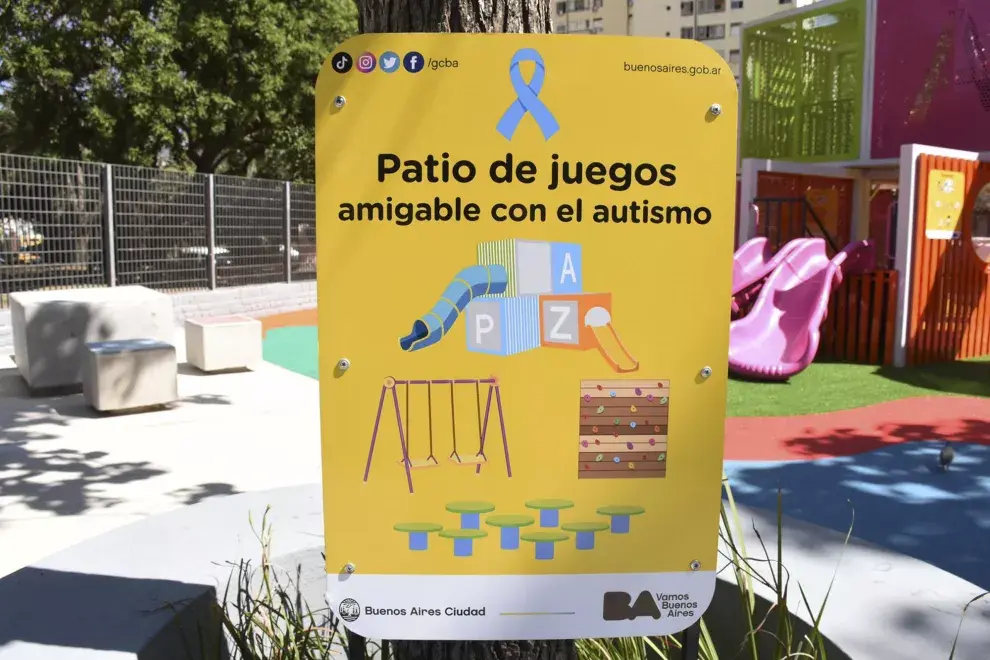 Patio de juegos amigable con el autismo en la Plaza Mafalda