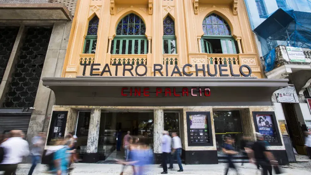 El flamante teatro Riachuelo, en el edificio del antiguo casino