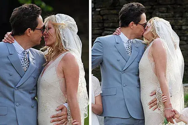 ¡Que se besen, que se besen!