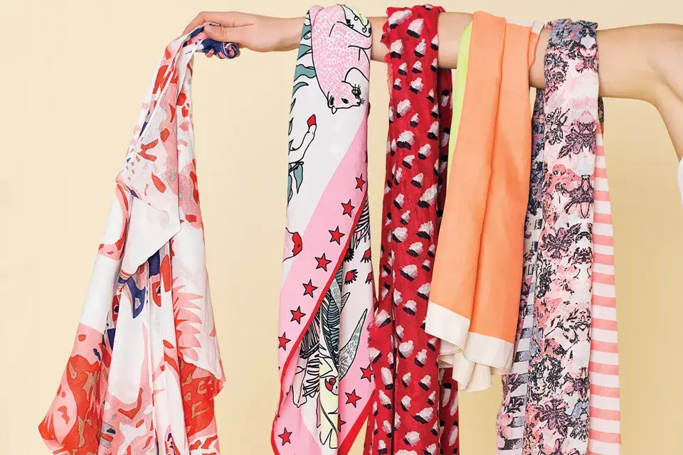 Estampado (Vitamina / $790), con borlas (Kosiuko, $950), Rojo, blanco y negro (Yagmour, $399), Color block (Isadora/ $349), a rayas (Estancias Chiripá / $380)