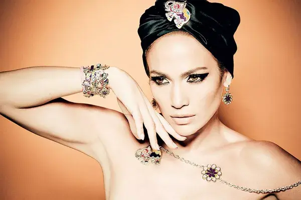 Divina, Jennifer López posó para la nueva campaña de Tous