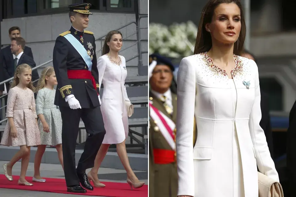 La nueva Reina de España optó por un diseño en color blanco con bordados de piedras en el cuello del diseñador español, Felipe Varela