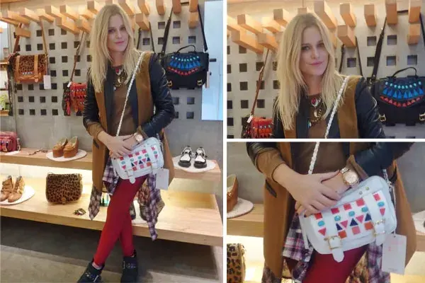 Jenny Williams estuvo en Olivettas ¡y se probó una carterita muy canchera para completar su atuendo! ¿Qué te parece? Atención a la camisa anudada a la cintura