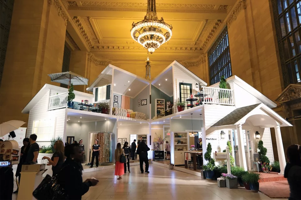 Target instaló una casa de muñecas gigantes en la Central Station de NY