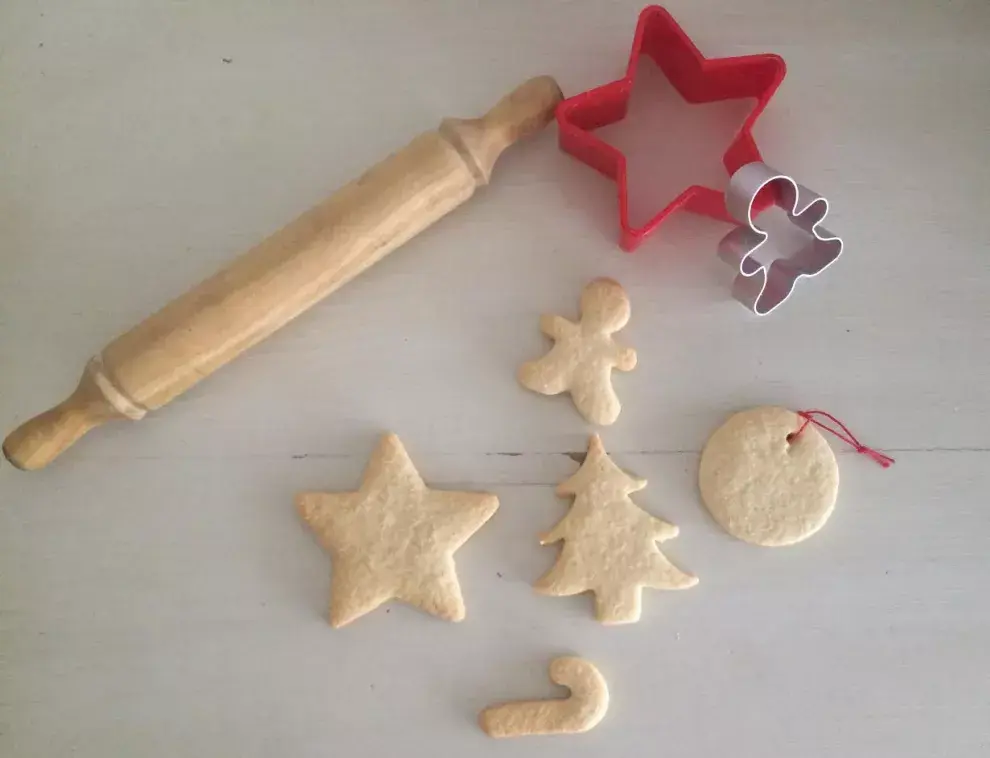 Ideas fáciles y prácticas para decorar la mesa de Navidad.