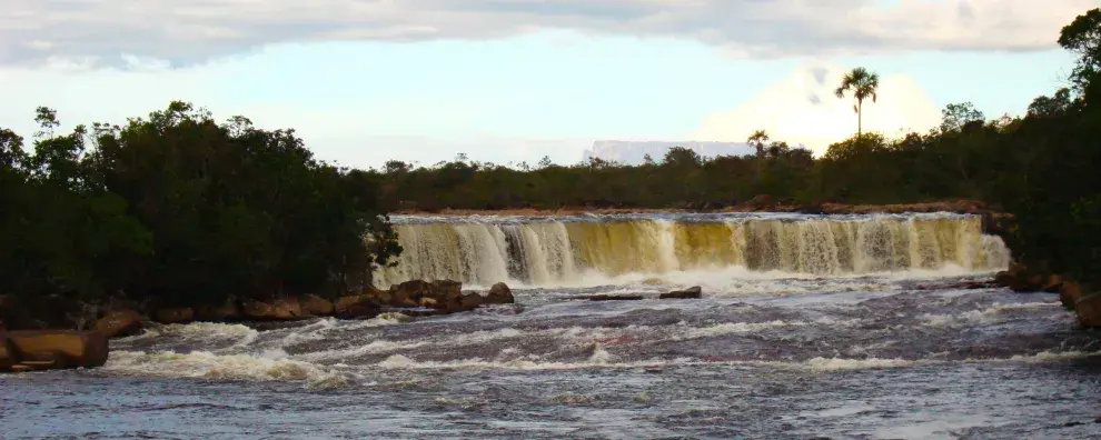 Desde cascadas de metro y medio hasta saltos de 15 metros, las caídas de agua son una constante en el parque