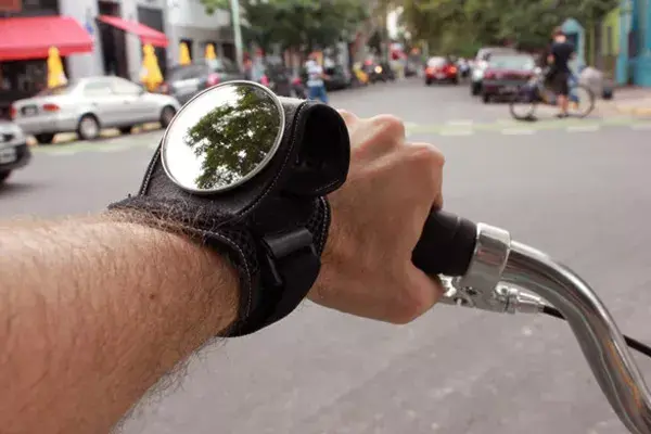 Para manejar mejor y más segura usa este espejo retrovisor. Cuesta $135