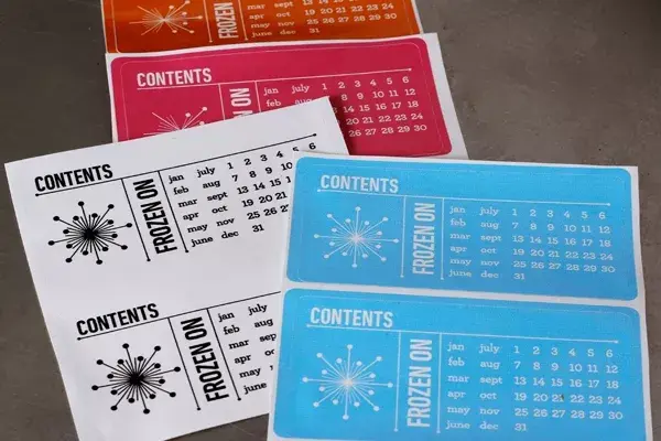 Para que no tengas que andar escribiendo con marcador. Otra opción con etiquetas, ideales para utilizar en alimentos congelados. Son útiles y súper prácticas. https://www.facebook.com/jaus.bdays