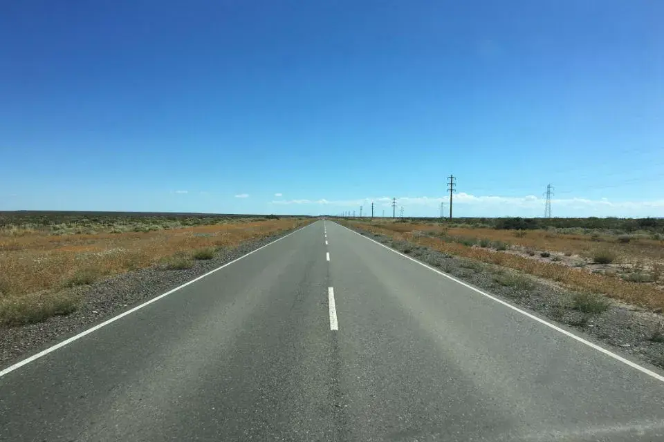 A bordo de su vehículo Appa, el camino se abre en Picún Leufú