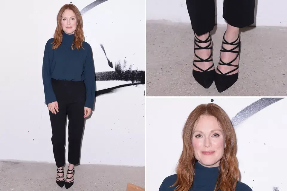 Julianne Moore también estuvo en el programa y elegió un cómodo pantalón cigarette negro, con sandalias haciendo juego y una blusa de cuello alto en color petróleo que destacaba su color de piel y ojos