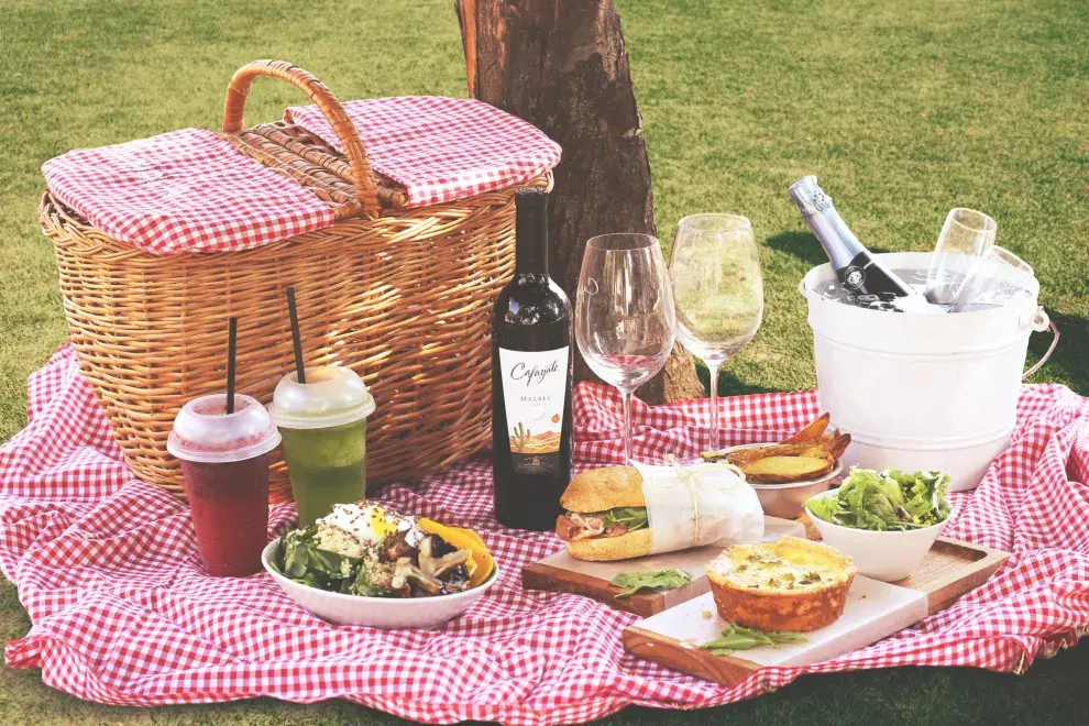 ¿Picnic para dos? Sí, por favor. Ideal para ordenar y degustar en el balcón o terraza 