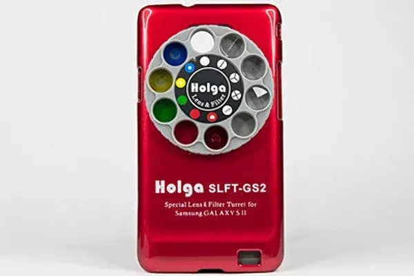 Esta carcasa es especial para los fans de la fotografía. Es que una pequeña ruedita (tipo disco de teléfono) con distintos filtros de diferentes colores, que queda superpuesta al lente de la cámara, te permite sacar fotos originales y divertidas