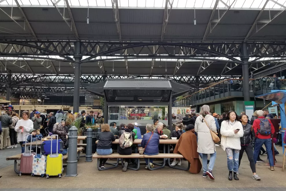 En Old Spitalfields conviven lo vintage y lo más moderno del diseño en total armonía. aprovechá para almorzar en su patio de comidas... ¡es divino!
