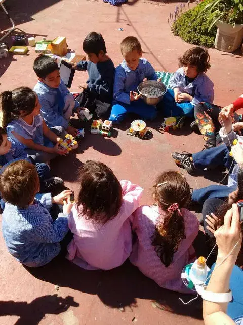 Los chicos crean y juegan. La Fábrica de Juguetes.