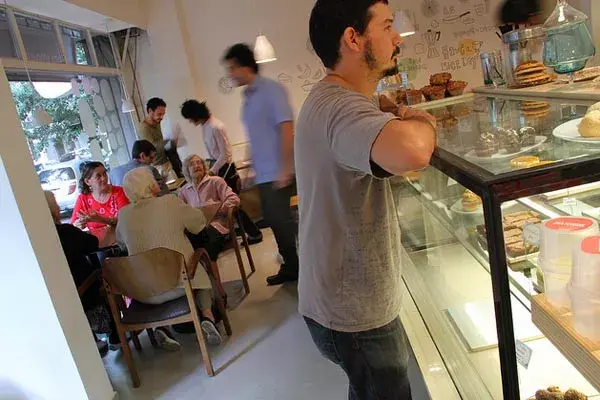 Si te gusta el café, no podés dejar de tomarte uno acá. La contextura cremosa y su sabor te transportan a Italia