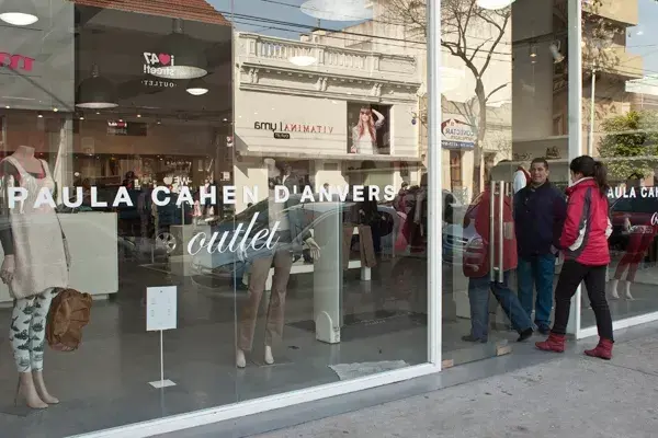 Esta zona de outlets es una de las más concurridas