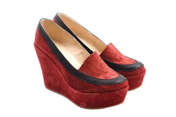 Escarpines con vivos en negro 
(Pepe Cantero, $899)