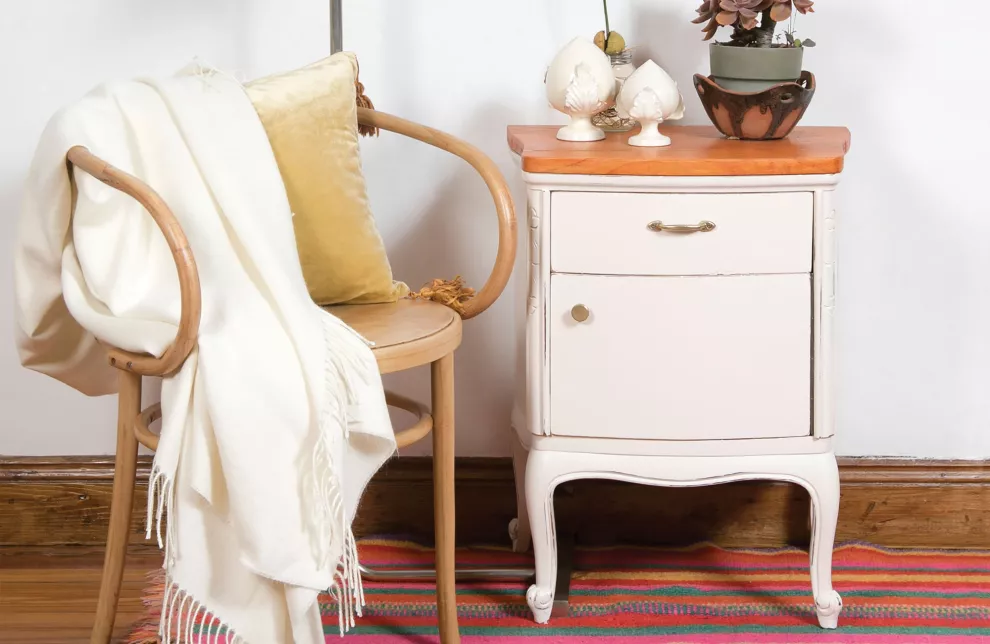 Con una buena lijada y una mano de pintura para maderas tus muebles pueden quedar como nuevos