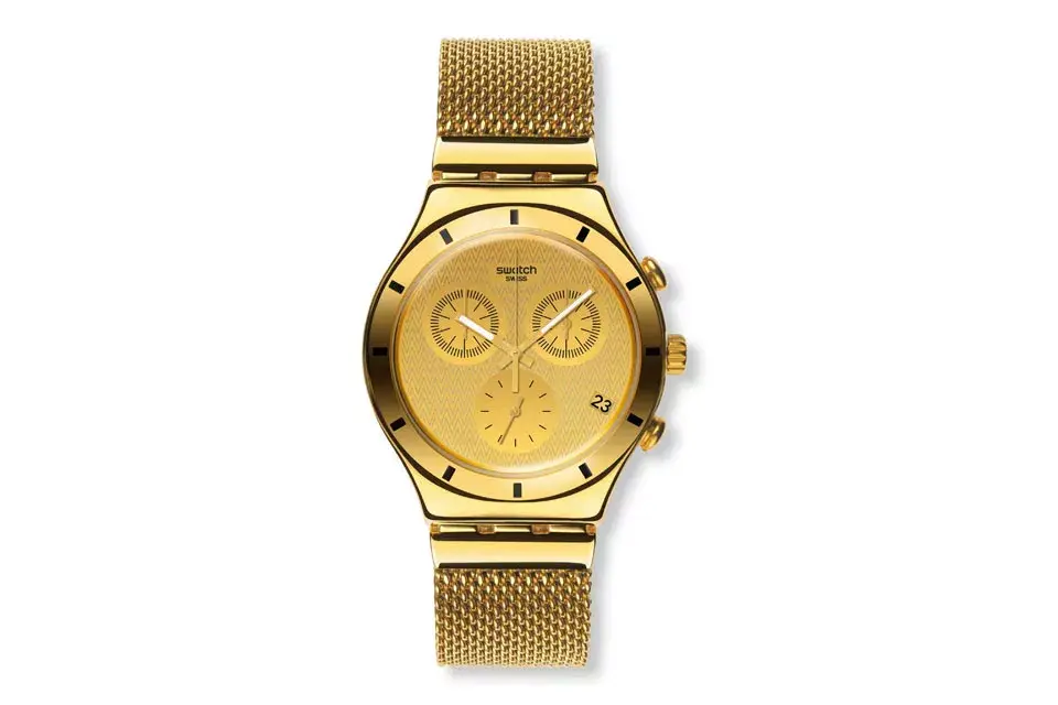 Reloj dorado (Swatch, $ 3750)