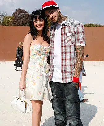 A la cantante Katy Perry y su novio, el frontman de Gym Class Heroes, también los intrigó la tendencia parisina.