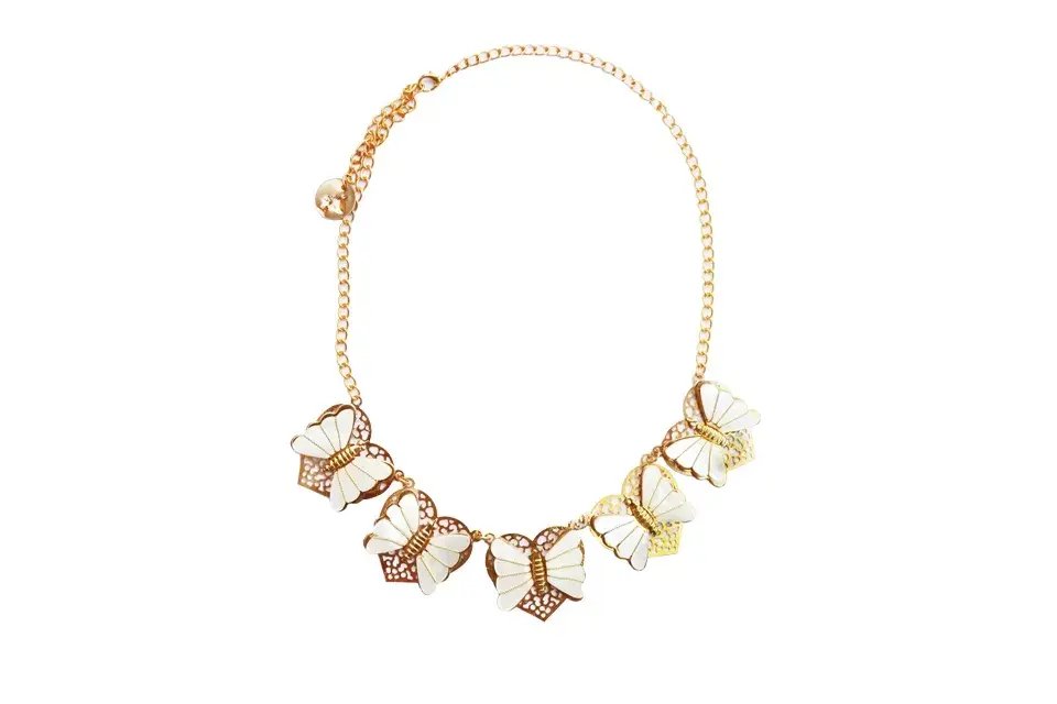 Collar de nácar. Te levanta cualquier look (De las bolivianas, $220)