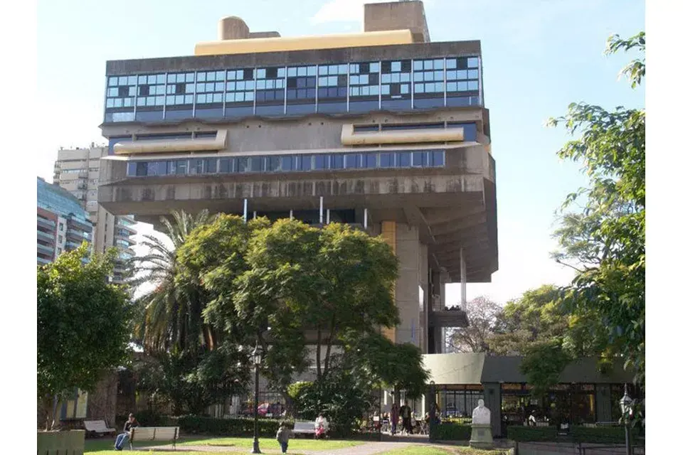 La Biblioteca Nacional tiene espectaculares vistas del Río de la Plata y el barrio La Isla