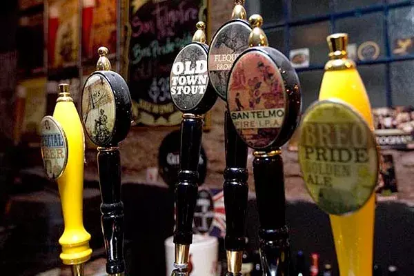 Este bar, en San Telmo, es ideal para ir con amigos a probar diferentes estilos
