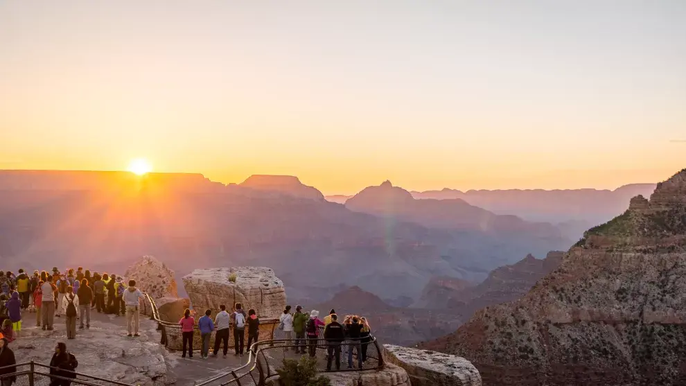 Los puntos panorámicos, como Mather Point y Pipe Creek Vista, son ideales para el amanecer o el atardecer dentro del parque