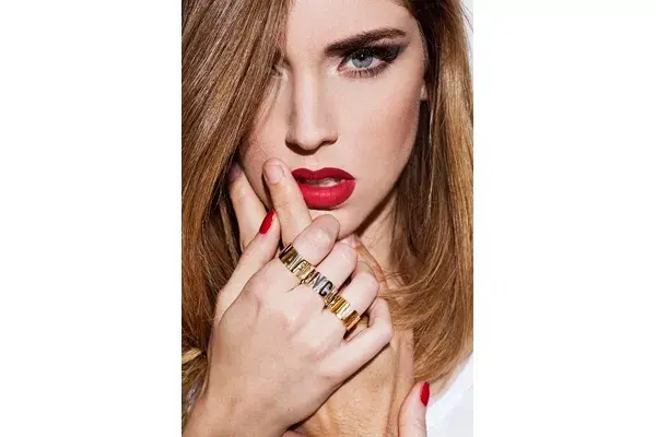 La bloguera acaba de lanzar su línea de joyas, que se suma a la de zapatos que lanzó en 2010