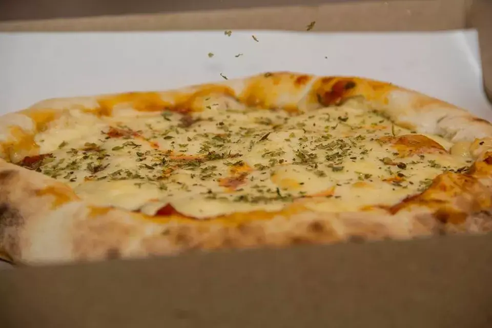 Pizzas clásicas, pero adaptándolas a las nuevas tendencias y sabores ¿El toque distintivo? El borde relleno con distintos productos