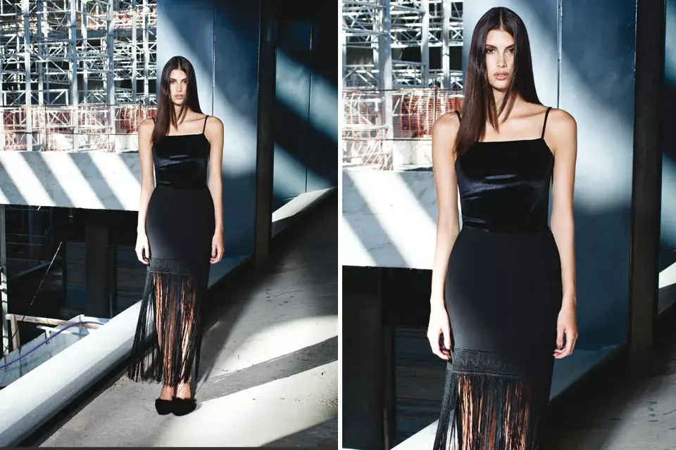 Top de chifón y falda con flecos (Roma Renom), Stilettos con ecopiel (Cher)