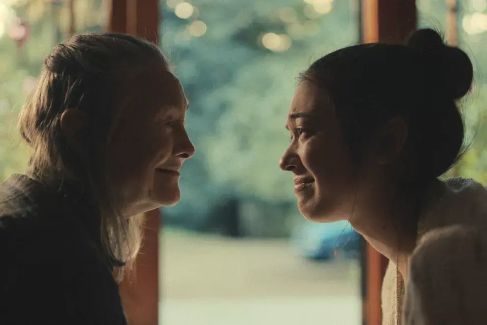 Grace Kaufman y Cherry Jones en The Sky is Everywhere