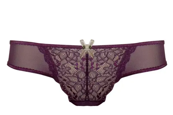 Con encaje y transparencias (Victoria Cossy, consultar precio)