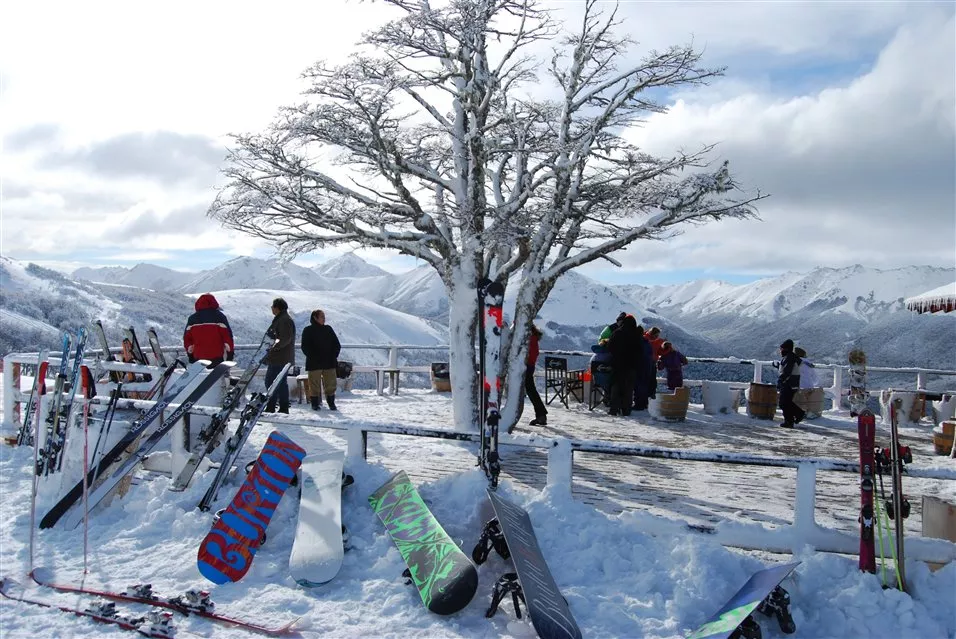 En Cerro Bayo estrenan la nueva telecabina Cumbre, que permitirá esquiar en la nuevas áreas de Provinciales