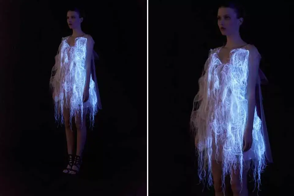 Por último, un vestido luminoso; ¿Te lo pondrías? ¡Sin duda, vas a brillar con luz propia!