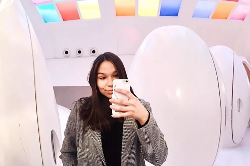 Bares, cafés y restaurantes reinventan sus toilettes para ofrecer photo opportunities y conseguir publicidad gratuita a través de las selfies de sus clientes.
