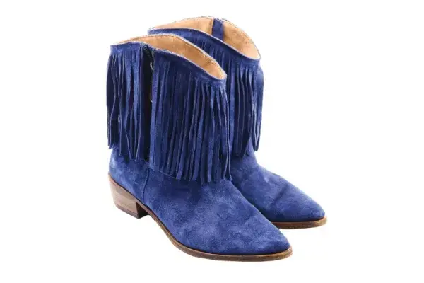 Texanas con flecos (The bag belt, $1375).