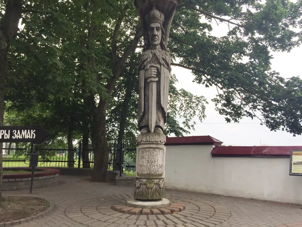 La estatua de madera del Gran Duque Vitautas, que gobernó Grodno en el siglo XIV, fue tallada en un solo tronco