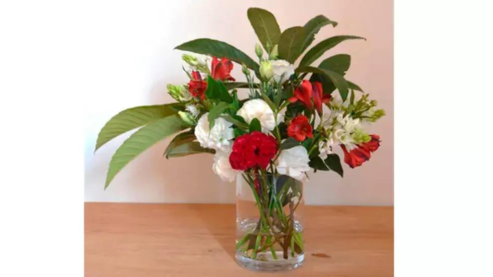 Alejate para observar el arreglo de lejos y ver si falta algún detalle (Paso 6)