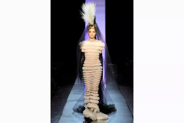 Vestido de novia para el desfile de alta costura de Jean Paul Gaultier