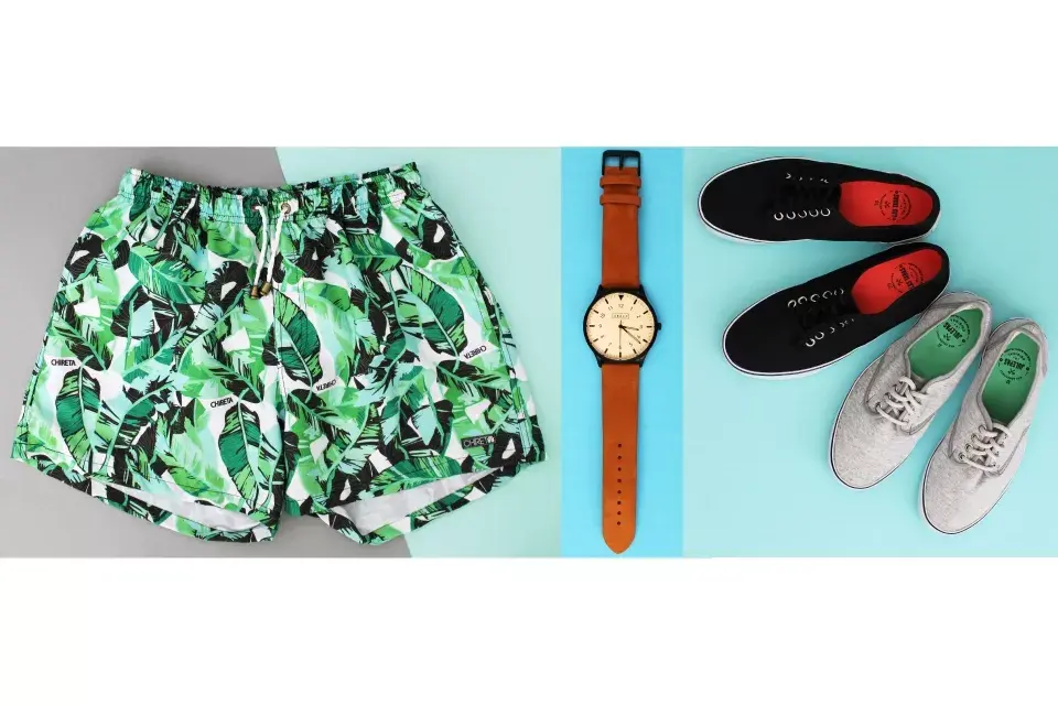 Traje de baño hombre $550 de Chireta / Reloj desde $1248 de Abaco / Zapatillas $859 de Julepas /