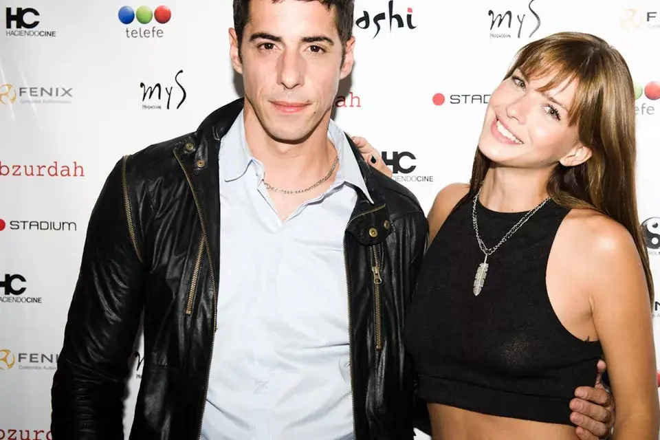 Esteban Lamothe y Eugenia Suárez celebraron el final del rodaje de Abzurdah con todo el elenco de la película. Ella, comos siempre radiante, él muy, muy guapo