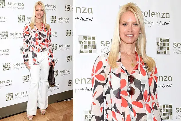 Valeria Mazza presentó su nuevo proyecto inmobiliario en Punta del Este; para el lanzamiento, combinó un pantalón blanco con una camisa de gasa estampada