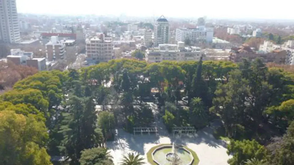Vista de la ciudad de Mendoza desde Plaza Italia. Foto: Wikipedia